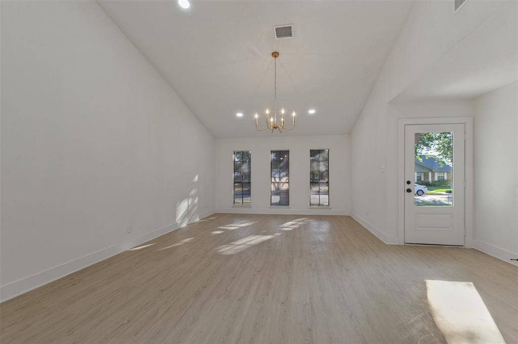 909 Maydelle Lane, Garland, TX 75042