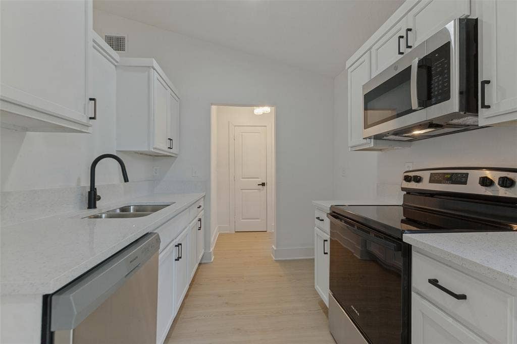909 Maydelle Lane, Garland, TX 75042