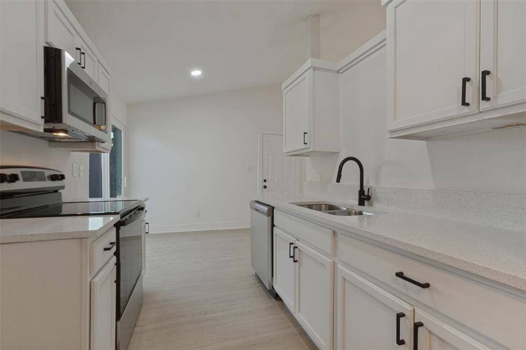 909 Maydelle Lane, Garland, TX 75042