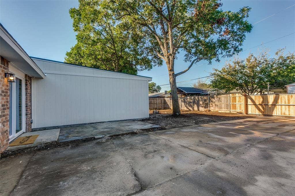 909 Maydelle Lane, Garland, TX 75042