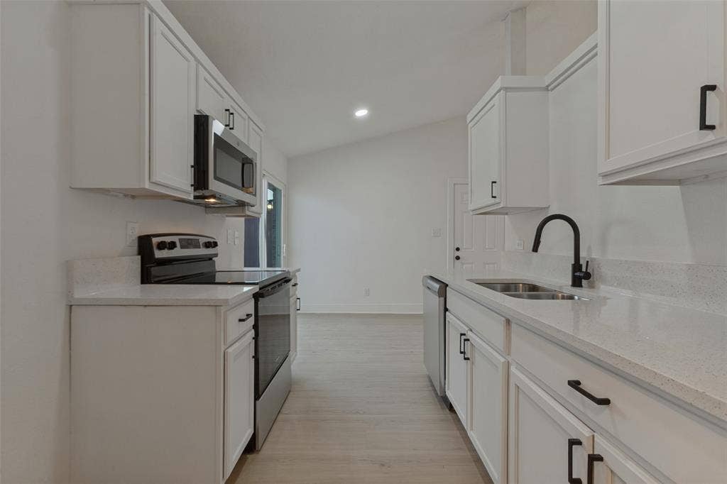 909 Maydelle Lane, Garland, TX 75042