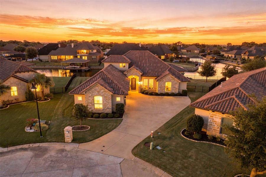 Property photo for 1601 Malibu Bay Court, Granbury, TX