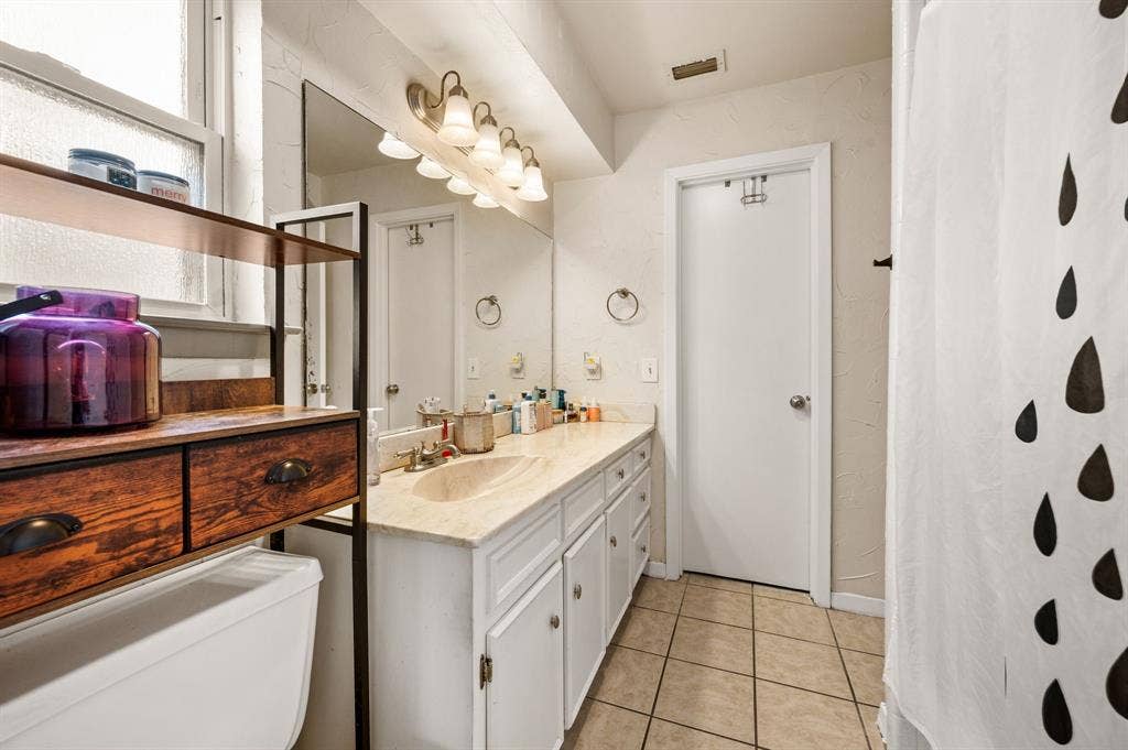 2405 Ridgewood Drive, Plano, TX 75074 2405 Ridgewood Drive, Plano, TX 75074