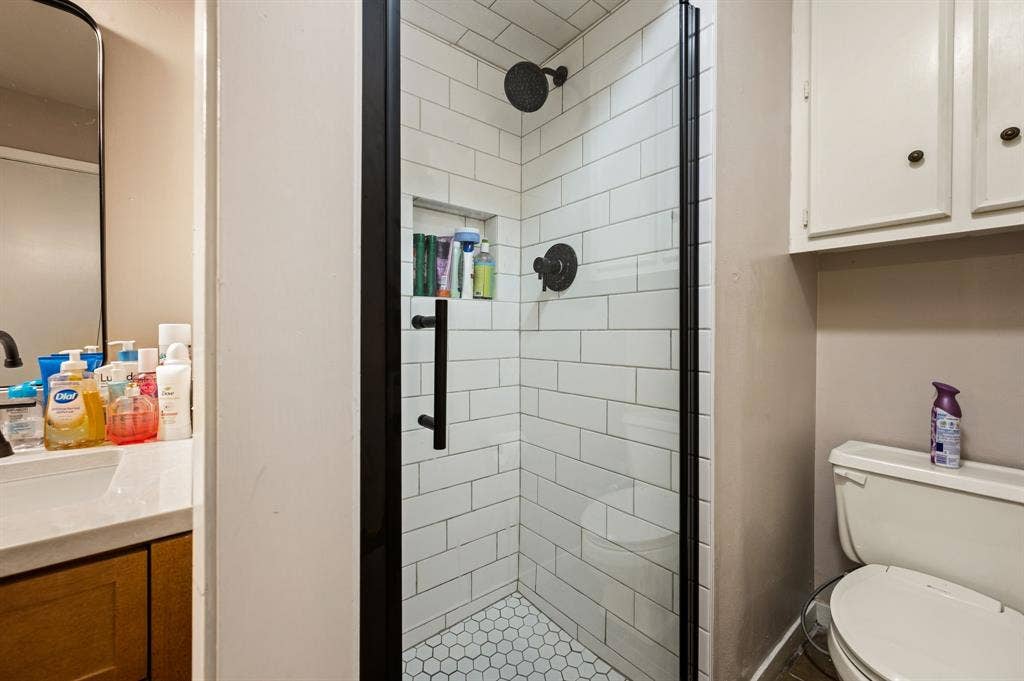 2405 Ridgewood Drive, Plano, TX 75074 2405 Ridgewood Drive, Plano, TX 75074