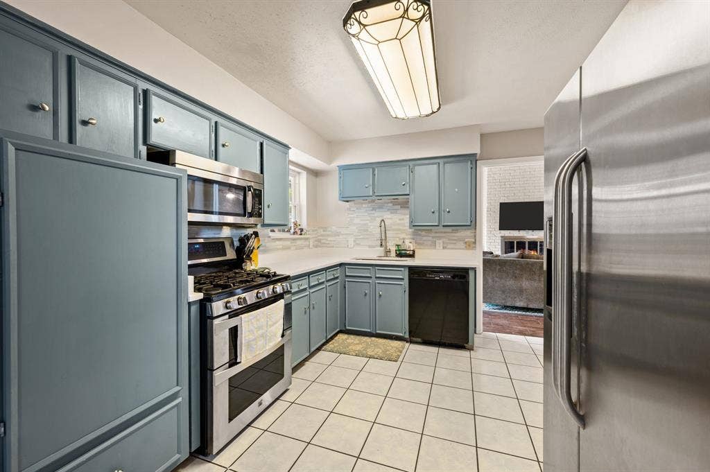 2405 Ridgewood Drive, Plano, TX 75074 2405 Ridgewood Drive, Plano, TX 75074