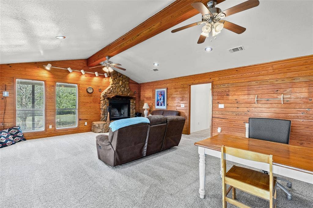 1586 County Road 4133, Cumby, TX 75433