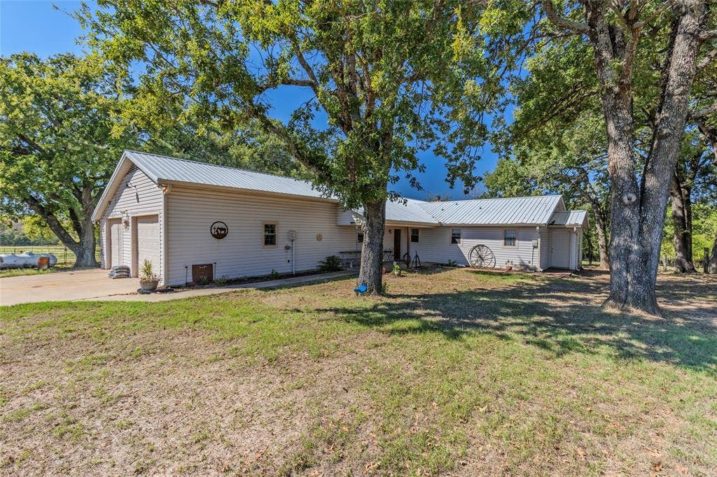 1586 County Road 4133, Cumby, TX 75433