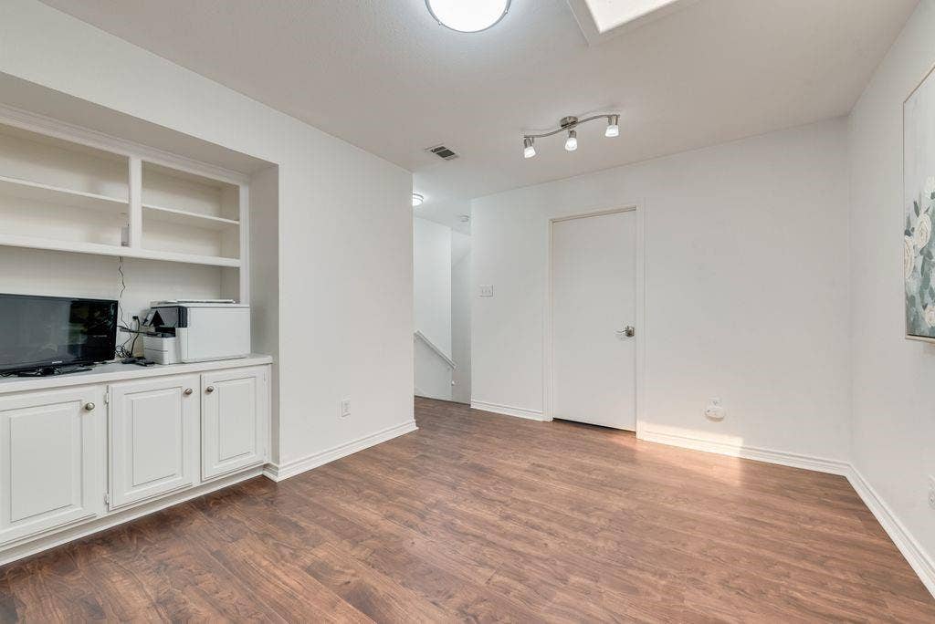 Upstairs landing with built ins.