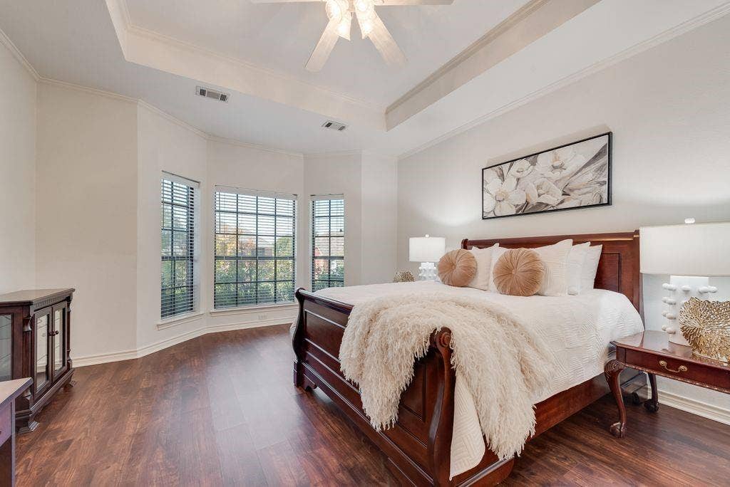 Primary bedroom on the first floor with tray ceiling.