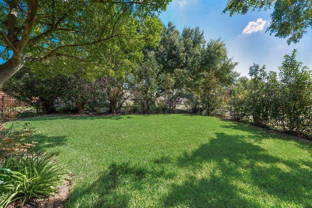 Spacious yard, room for a pool.