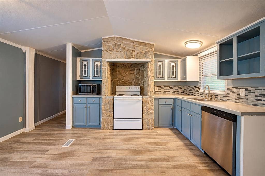 103 Cedar Ridge Drive, Eustace, TX 75124 Virtually edited to remove personal property