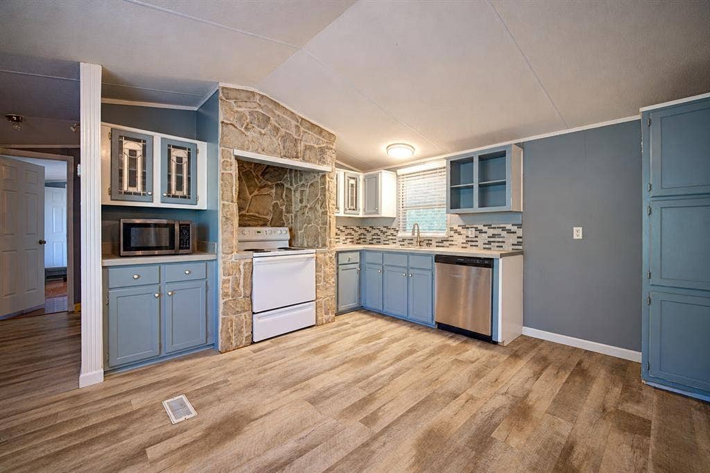 103 Cedar Ridge Drive, Eustace, TX 75124 Virtually edited to remove personal property