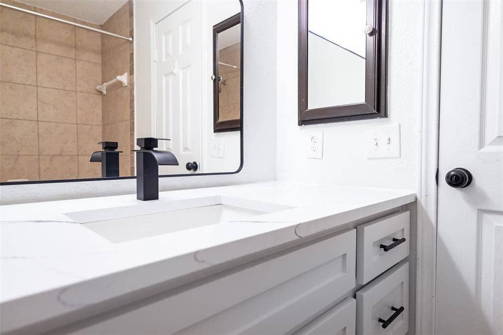 8400 Willow Creek Drive, Frisco, TX 75034 Primary Bathroom