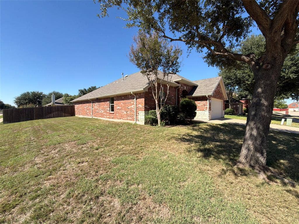 5327 Lake Gardens Drive, Grand Prairie, TX 75052 5327 Lake Gardens Drive, Grand Prairie, TX 75052