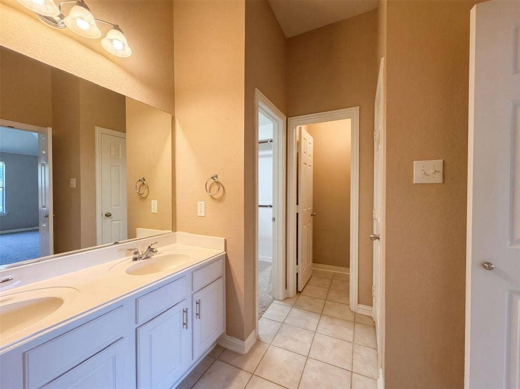 5327 Lake Gardens Drive, Grand Prairie, TX 75052 5327 Lake Gardens Drive, Grand Prairie, TX 75052