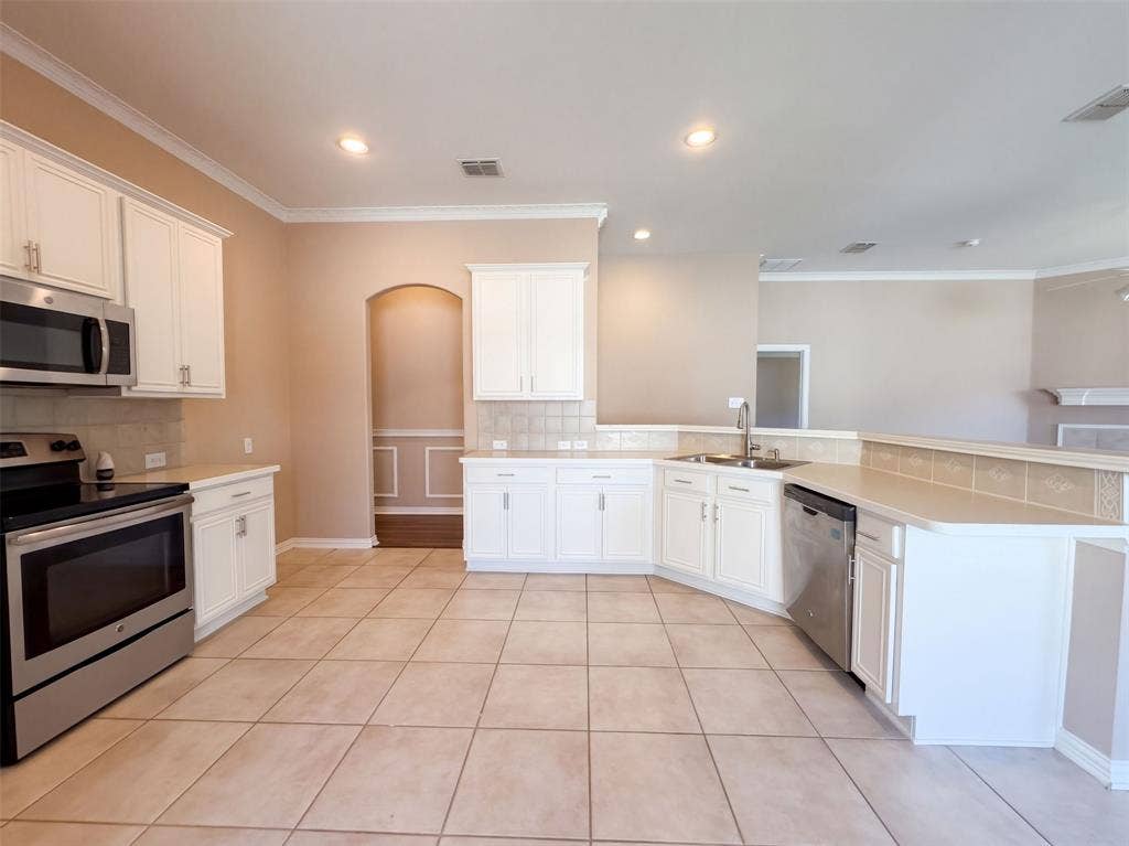5327 Lake Gardens Drive, Grand Prairie, TX 75052 5327 Lake Gardens Drive, Grand Prairie, TX 75052