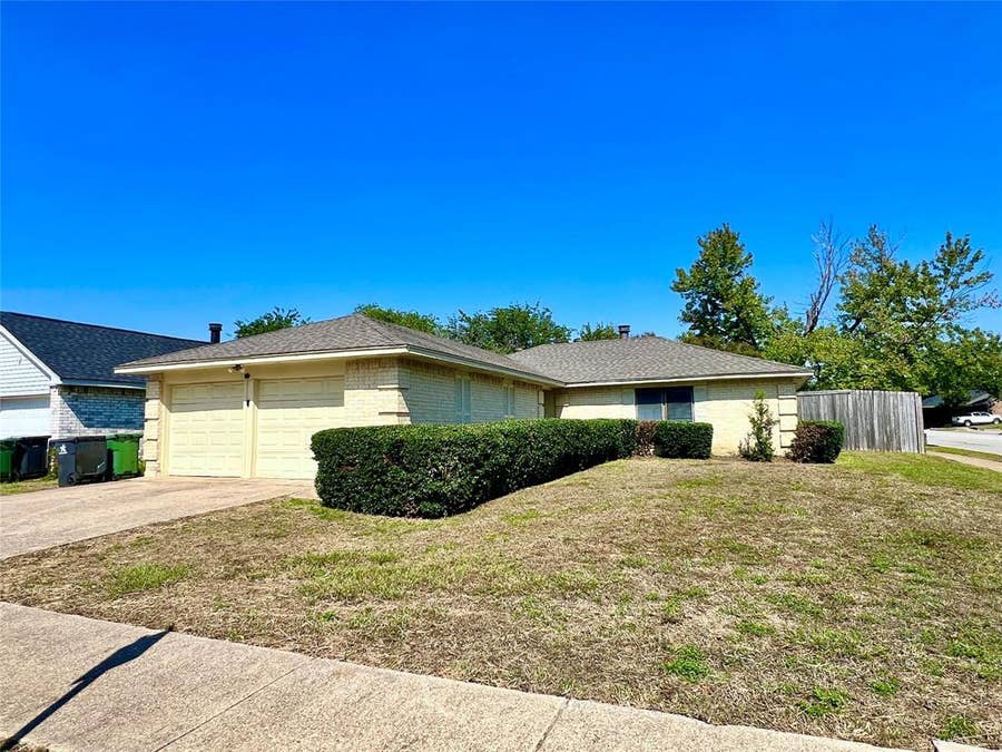 Property photo for 2319 Redbrook Drive, Arlington, TX