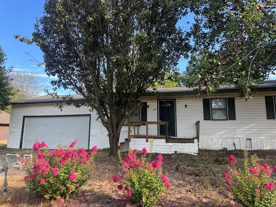 Property photo for 309 McDaniel, Mineola, TX