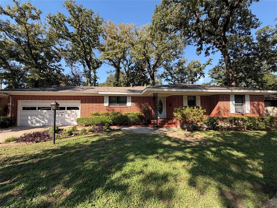 Property photo for 1519 Tulip Drive, Arlington, TX