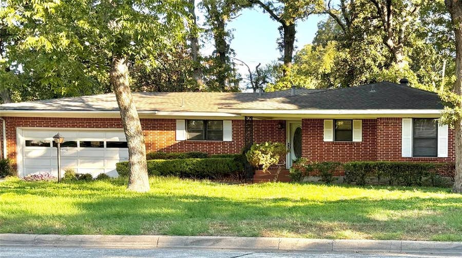 Property photo for 1519 Tulip Drive, Arlington, TX