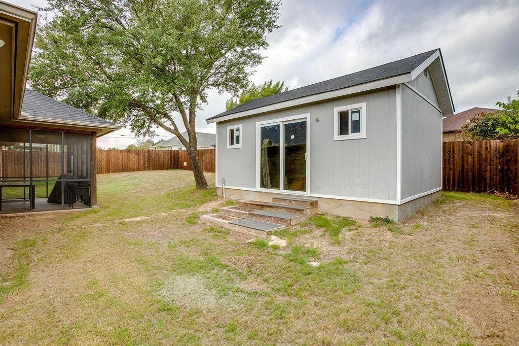 2204 Snake River Drive, Granbury, TX 76048