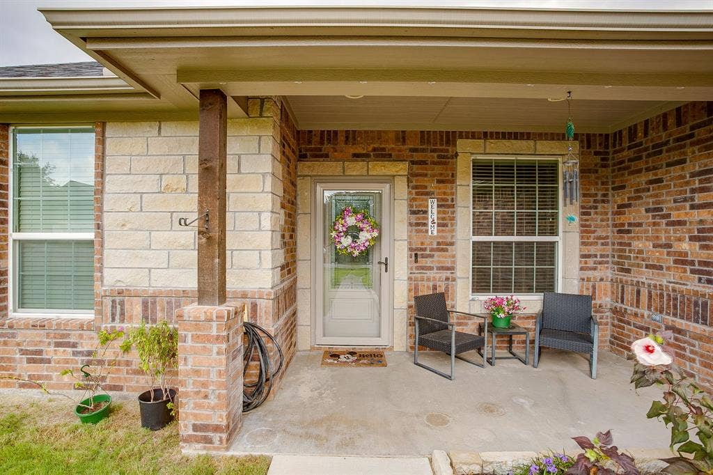 2204 Snake River Drive, Granbury, TX 76048