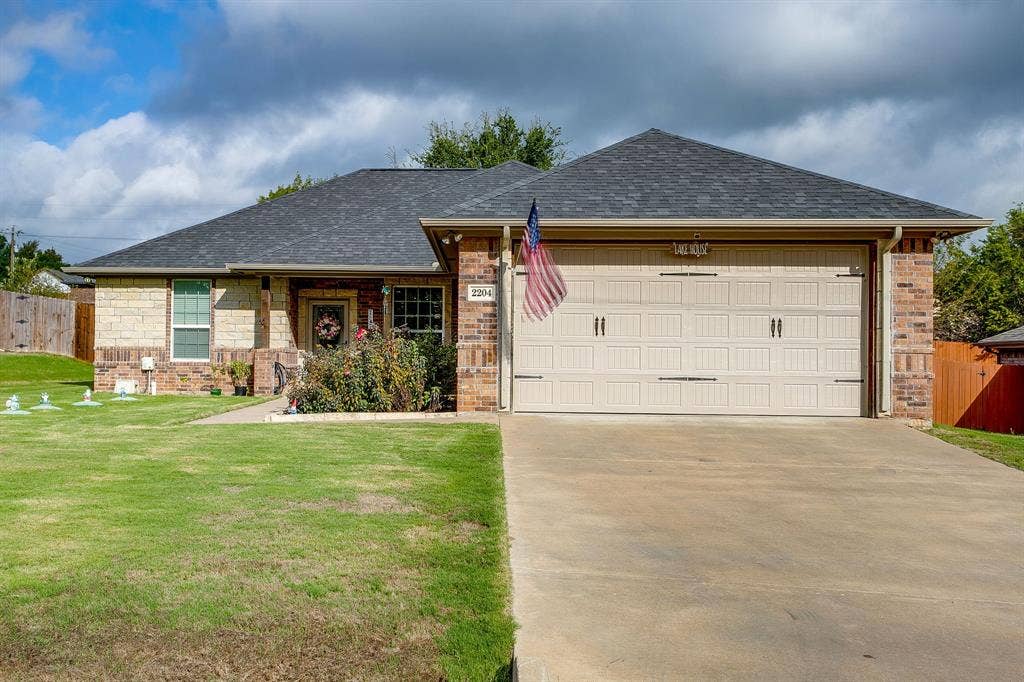 2204 Snake River Drive, Granbury, TX 76048