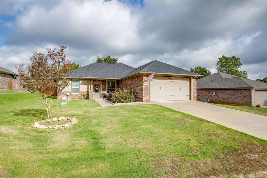 Property photo for 2204 Snake River Drive, Granbury, TX