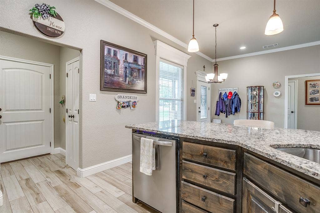 2204 Snake River Drive, Granbury, TX 76048