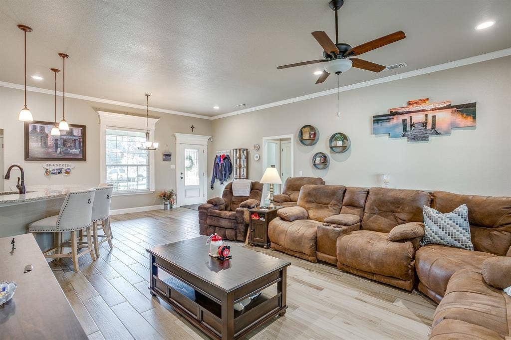 2204 Snake River Drive, Granbury, TX 76048