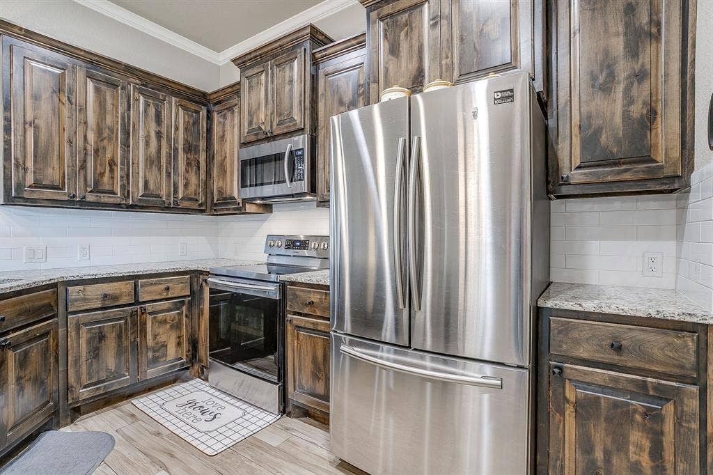 2204 Snake River Drive, Granbury, TX 76048