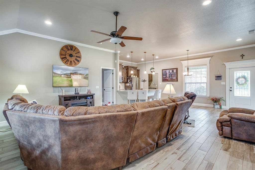 2204 Snake River Drive, Granbury, TX 76048
