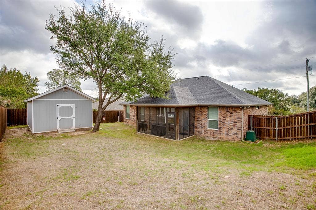 2204 Snake River Drive, Granbury, TX 76048