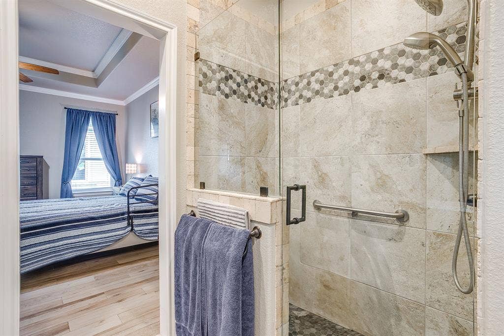 2204 Snake River Drive, Granbury, TX 76048