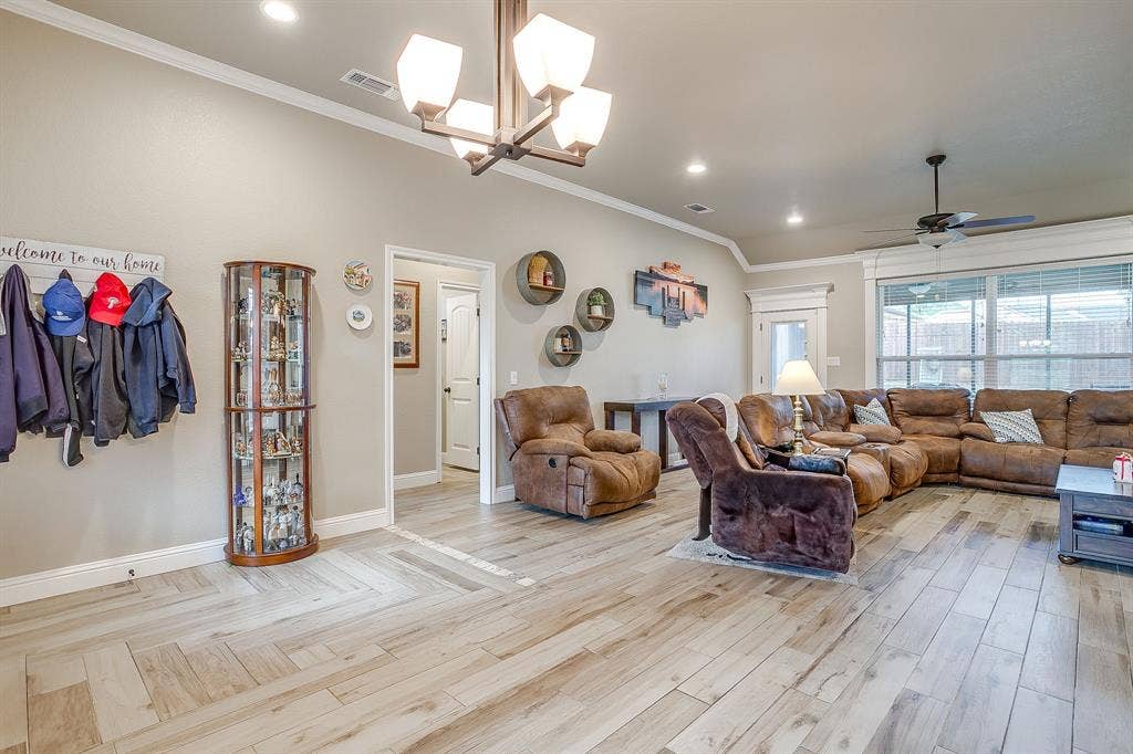 2204 Snake River Drive, Granbury, TX 76048