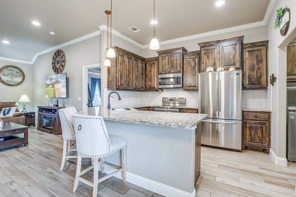 2204 Snake River Drive, Granbury, TX 76048