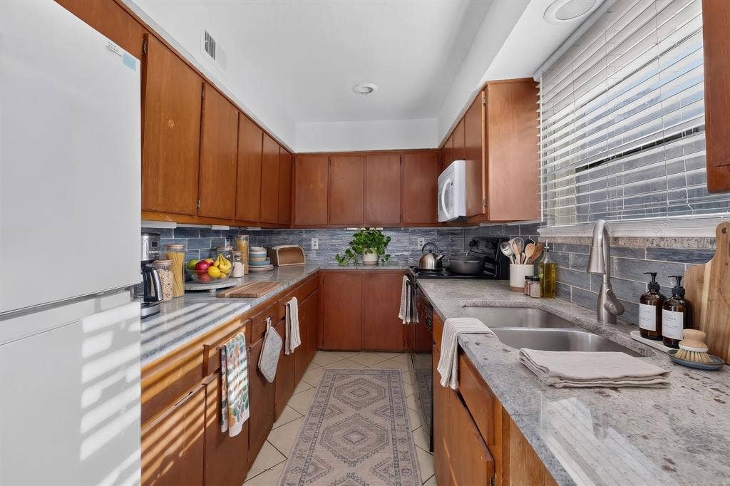 5710 Leona Avenue, #9, Dallas, TX 75231 5710 Leona Avenue, #9, Dallas, TX 75231