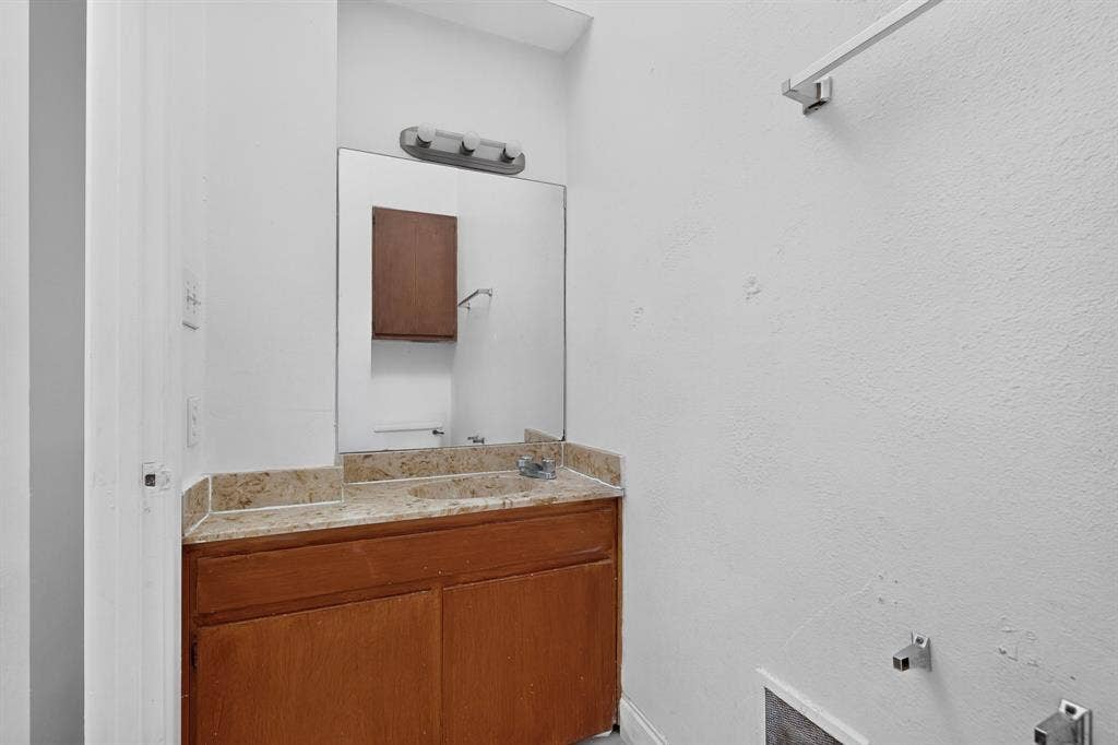 5710 Leona Avenue, #9, Dallas, TX 75231 5710 Leona Avenue, #9, Dallas, TX 75231