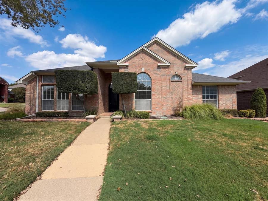 Property photo for 401 Pin Oak Trail, Keller, TX