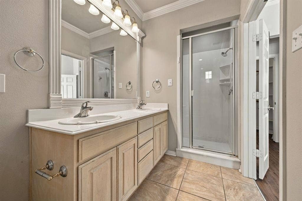 2529 Champagne Drive, Irving, TX 75038 2529 Champagne Drive, Irving, TX 75038