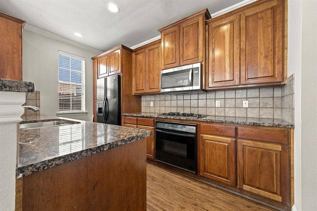2529 Champagne Drive, Irving, TX 75038 2529 Champagne Drive, Irving, TX 75038
