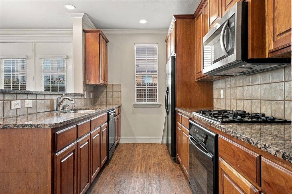 2529 Champagne Drive, Irving, TX 75038 2529 Champagne Drive, Irving, TX 75038