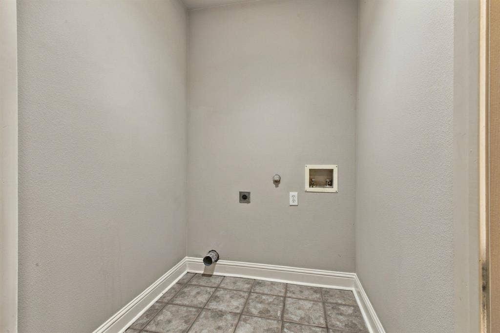 2529 Champagne Drive, Irving, TX 75038 2529 Champagne Drive, Irving, TX 75038