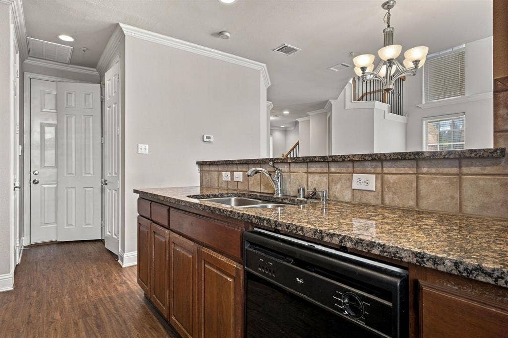 2529 Champagne Drive, Irving, TX 75038 2529 Champagne Drive, Irving, TX 75038