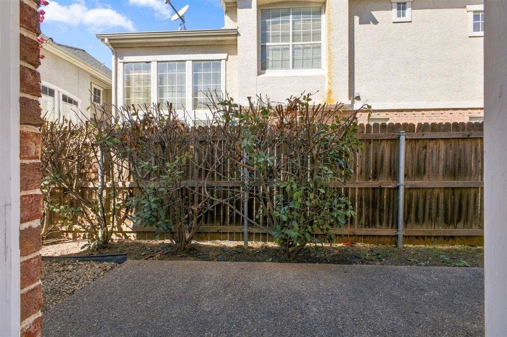 2529 Champagne Drive, Irving, TX 75038 2529 Champagne Drive, Irving, TX 75038