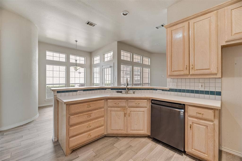 2716 Carnation Drive, Richardson, TX 75082 2716 Carnation Drive, Richardson, TX 75082
