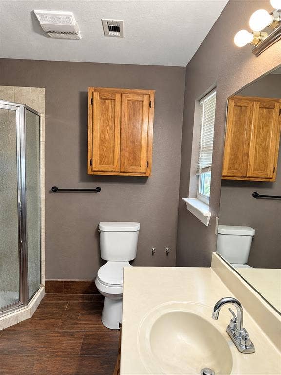1017 W 3rd Street, Taylor, TX 76574 Full view of bathroom layout showcasing the tub/shower combination, vanity, and overhead cabinet space.