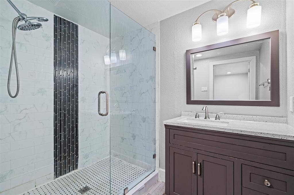 3514 Larry Street, Rowlett, TX 75088 3514 Larry Street, Rowlett, TX 75088