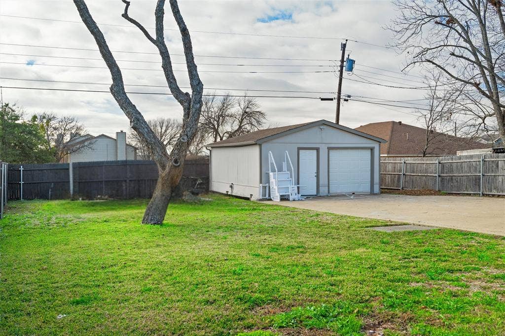 3514 Larry Street, Rowlett, TX 75088 3514 Larry Street, Rowlett, TX 75088