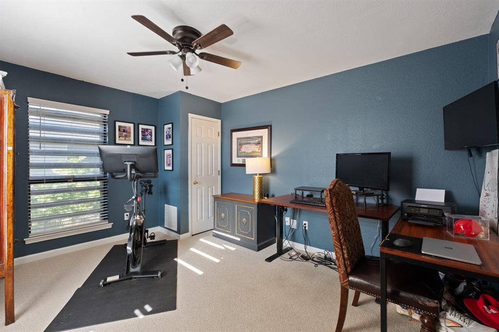 Spacious room featuring carpet, closet, a ceiling fan, and window blinds
